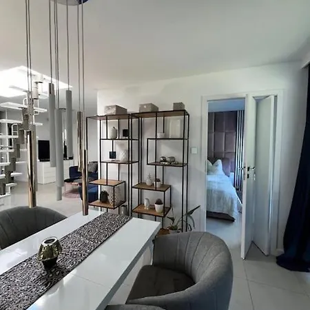 S&m דירה קולובז'ג