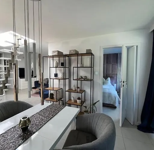 S&m דירה קולובז'ג