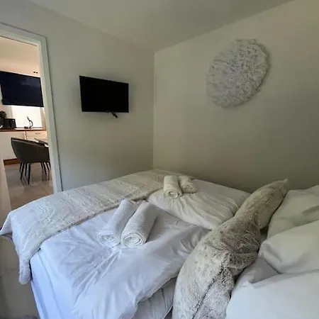 S&m Apartment